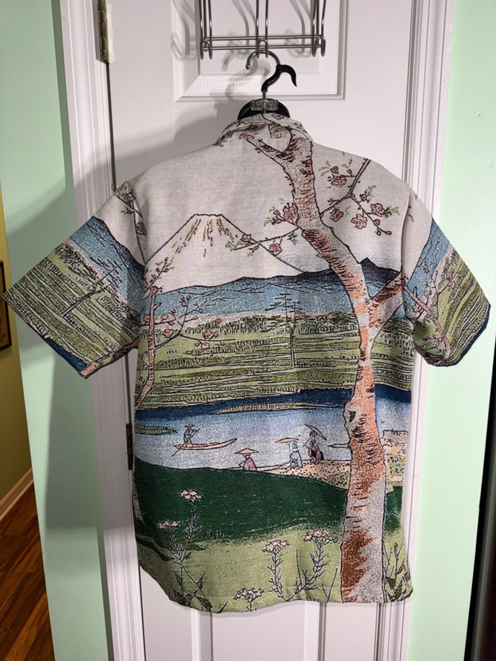 Rebel Vengeance Tapestry NWT Japanese Mount Fuji Shirt Men's Size L - Picture 8 of 12